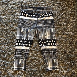 EUC VOGO Athletics Small black and white legging